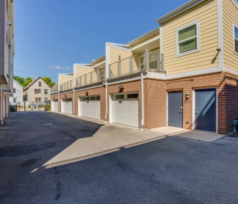 Silver City Townhomes Apartments in Milwaukee, WI